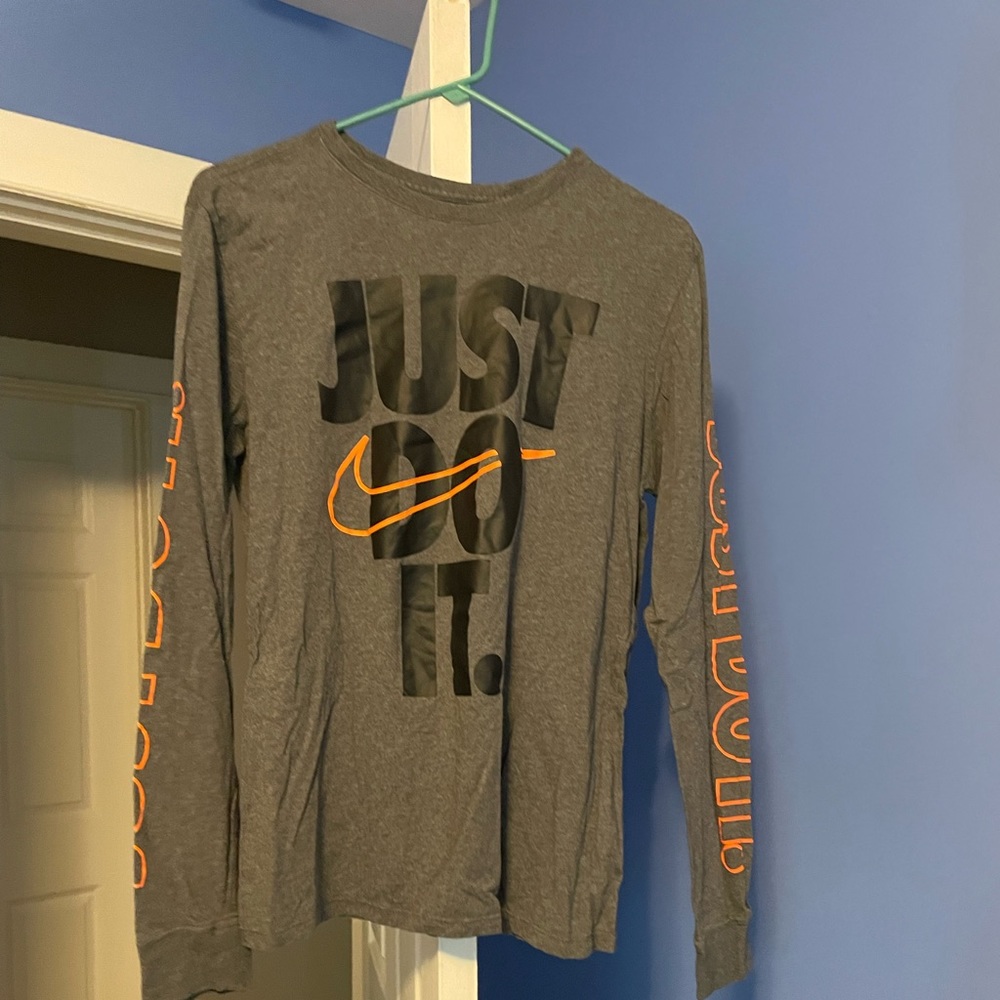 Men’s Nike T-Shirt- Size Medium
